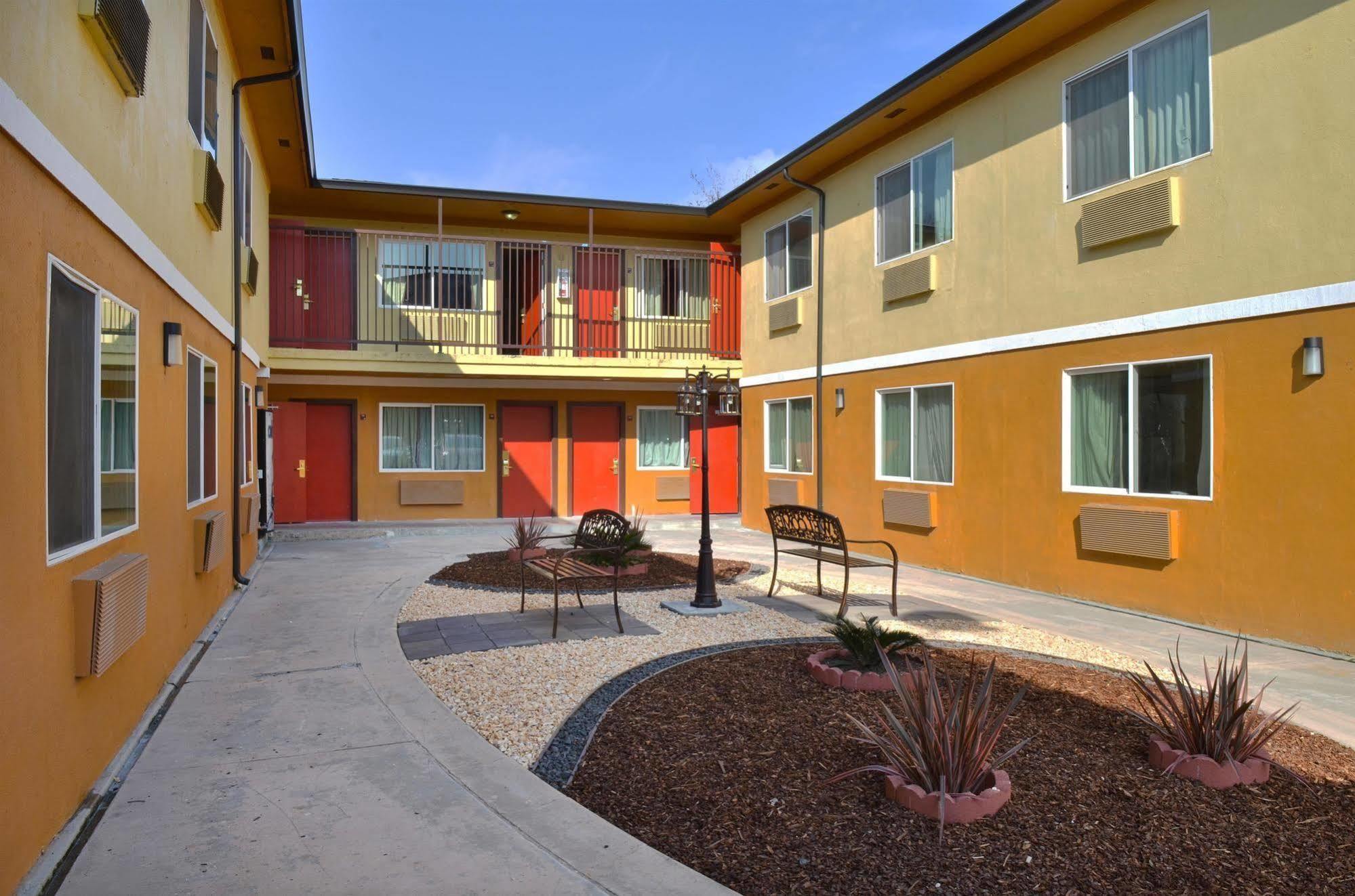 Motel 6-Modesto, Ca - Downtown Exterior photo